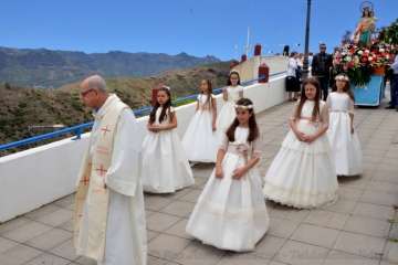 La Gavia procesiona a sus patronos en el último día de su fiesta (Foto Francisco Javier Santana)